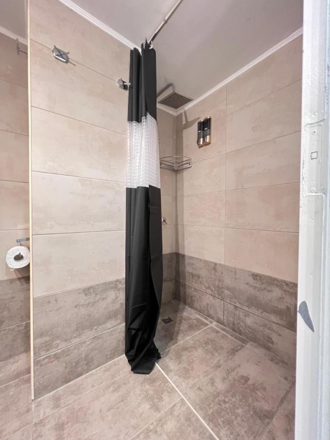Modern & Cozy 51Sqm Apt In Thisseio أثينا المظهر الخارجي الصورة